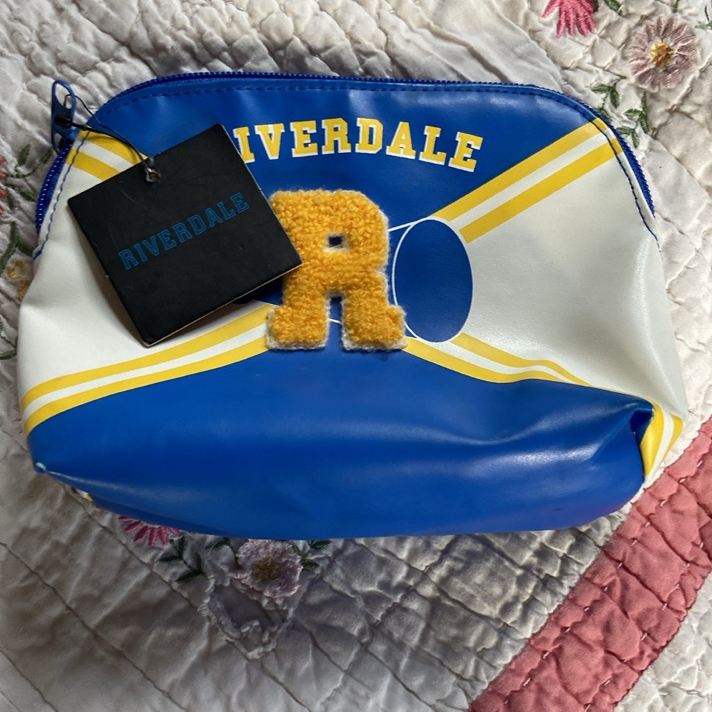 5/$40 🏷️ NWT RIVERDALE LETTERJACKET STYLE MAKEUP/COSMETIC BAG - Picture 2 of 8